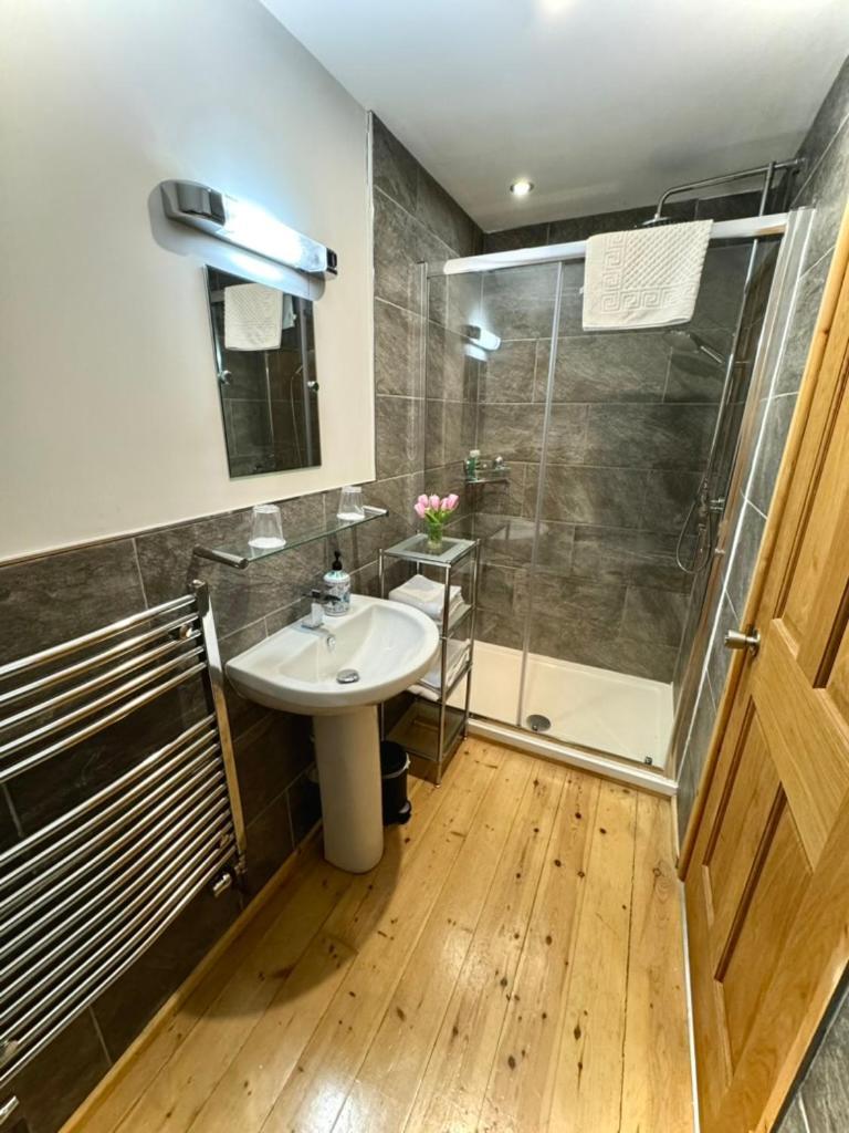 The Crown Inn West Down Экстерьер фото